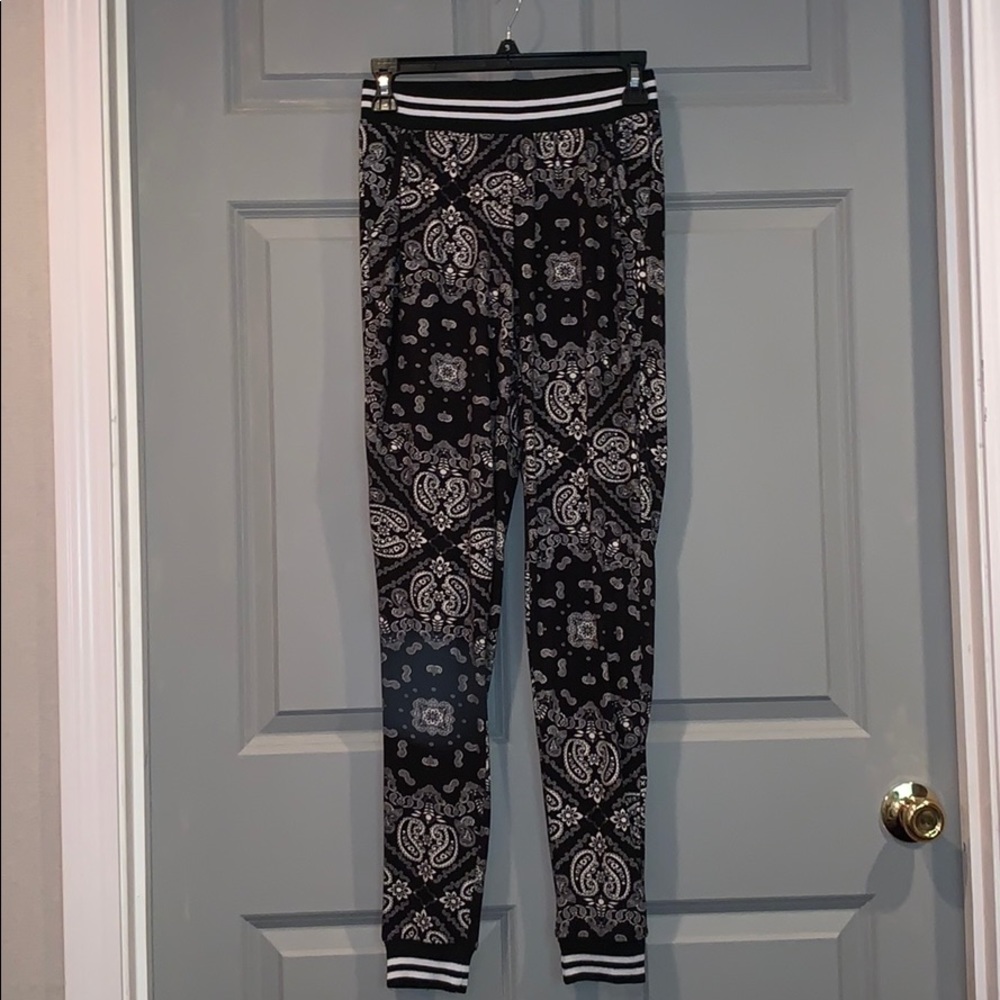 rue21 Patterned Leggings